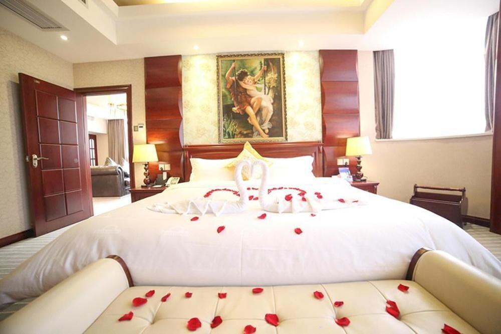 Days Inn Hotspring Xiamen Exterior photo